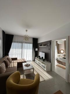 Pool and Sea View 1 Bed Spacious Apartment - 3