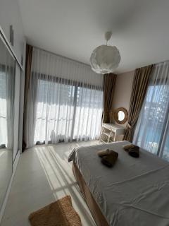 Pool and Sea View 1 Bed Spacious Apartment - 6