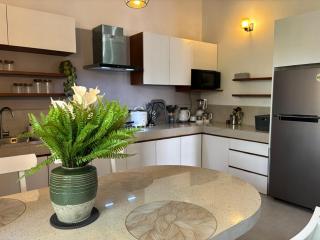 Yomee Retreat Private 3BR Garden Stay - 4