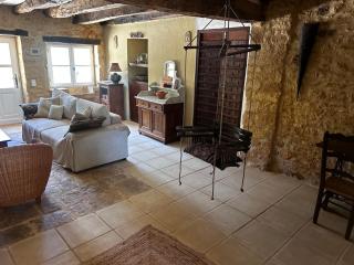 Quiet country getaway, creative haven - 0