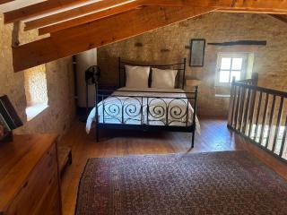 Quiet country getaway, creative haven - 4