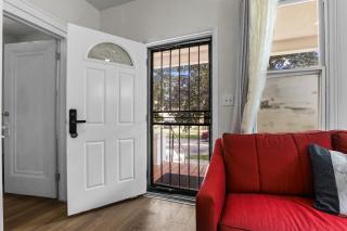 Cozy Detroit Duplex | 3BR Sleeps 6 Near Downtown - 4