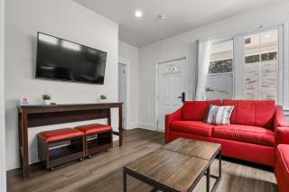 Cozy Detroit Duplex | 3BR Sleeps 6 Near Downtown - 2