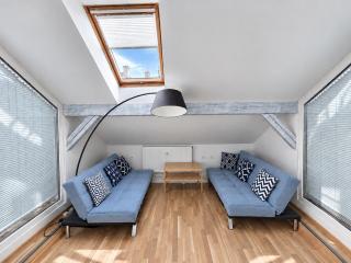 Roof Apartments and Parking Assistance - 3