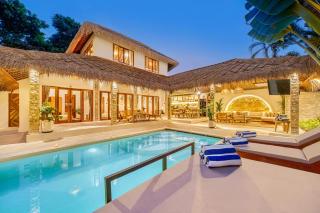 Villa Barcelona - Private 6 BDR Brand New Villa in Seminyak, Best Location, large Pool & Garden - 2