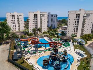 Pool and Sea View 1 Bed Spacious Apartment - 9