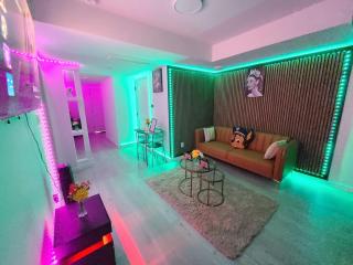 SwitHome Glen Suite & Studio Near YEG 2bed-2Baths - 0