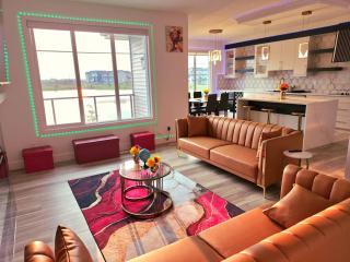 SwitHome Luxury 5BR Getaway Near YEG-PondView-Game - 0
