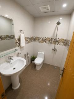 Luxury 2BR Apt Pavilion Suite Bahria Phase 4 Gym Sauna - 4