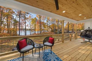 Modern Lakefront Home with Private Putting Green - 7
