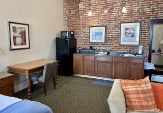 203 Studio Near Downtown Indy - 6