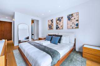 Luxury House with Fireplace & Private Patio - Westend Suites - 6