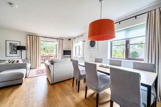 2br-sleeps4-pool-freeparking-trenythonestate - 3