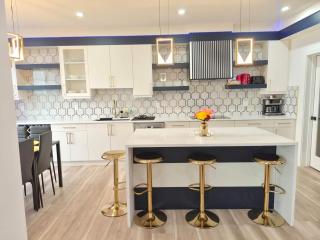 SwitHome Luxury 5BR Getaway Near YEG-PondView-Game - 4