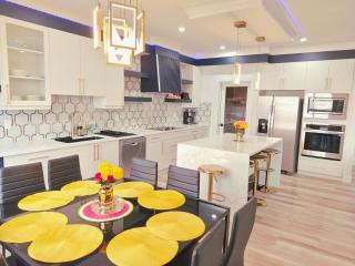 SwitHome Luxury 5BR Getaway Near YEG-PondView-Game - 2