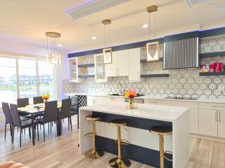 SwitHome Luxury 5BR Getaway Near YEG-PondView-Game - 1
