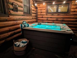 Serene Green - Views, Hot Tub, Skiing, Tubing, Gas Fireplace - 3