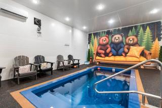 3 Bears Retreat - Luxurious cabin with Private Indoor Pool, Sauna, Hot Tub + Game Room - 0