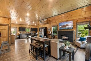3 Bears Retreat - Luxurious cabin with Private Indoor Pool, Sauna, Hot Tub + Game Room - 6