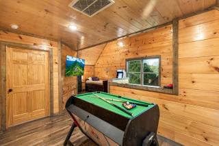 3 Bears Retreat - Luxurious cabin with Private Indoor Pool, Sauna, Hot Tub + Game Room - 3