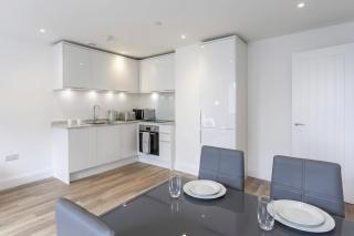 2 Bed Apartment in Central Gravesend w Games Room - 8