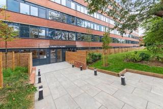 2 Bed Apartment in Central Gravesend w Games Room - 6