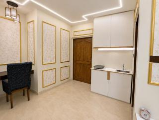 The Luxe Gold Suite - 6