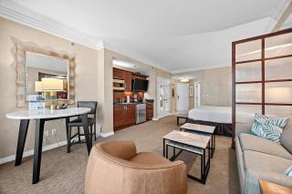 Balcony Suite at MGM Signature Strip Views - 8