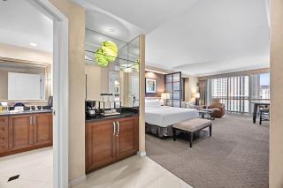 Balcony Suite at MGM Signature Strip Views - 1