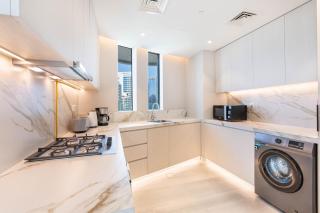 Central Luxe Marina Home with Roof Top Pool - Dubai - 7