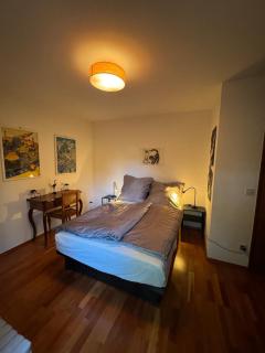 Malerisches Künstlerhaus für bis zu 6 Gäste - Balkon & Parkplatz - 3