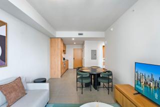 Prime Location Condo Steps from Bayfront Park - Miami - 8