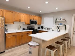 Renovated 2 BD Home w/ Private Parking, Gallery & W/D - 2
