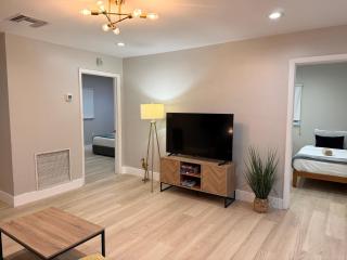 Renovated 2 BD Home w/ Private Parking, Gallery & W/D - 9