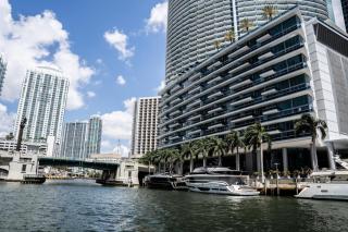 Chic Brickell Hub Walk to Dining Parks - 2