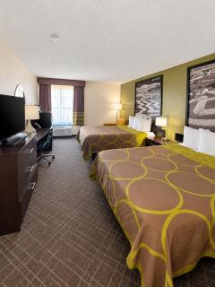 Super 8 by Wyndham Madison South - 3