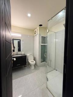 Premium 1BHK with Gym, Cinema & Premium and Cozy Stay - 4