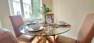 Stylish 3 Bed Flat with Private Balcony - 4