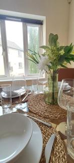 Stylish 3 Bed Flat with Private Balcony - 3