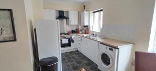 Stylish 3 Bed Flat with Private Balcony - 9