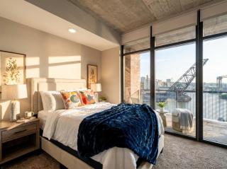Lake Riverfront Balcony Garage Parking - 1