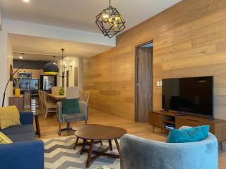 Luxurious and centric 3BD with pool and gym - 2