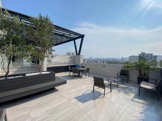 Luxurious and centric 3BD with pool and gym - 3