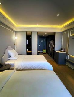 945 Samsen Rd, Wachira Phayaban, Dusit District, Bangkok 10300, Thailand - 0