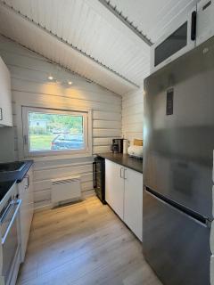 Cozy lakeside vacation home - 6