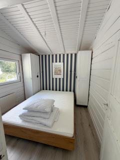 Cozy lakeside vacation home - 4
