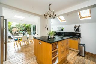 Stunning 4 Bedroom Home w/Garden in Fulham - 9