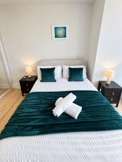 Deluxe 2BR Flat with Cinema, Gym, Parking & Games - 3