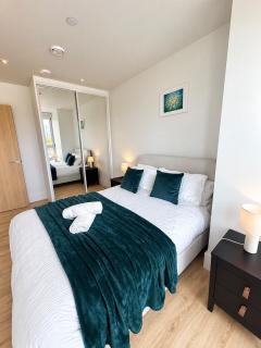 Deluxe 2BR Flat with Cinema, Gym, Parking & Games - 4