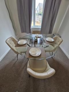 Cosy 3-Bed Home close to city and shops - 6